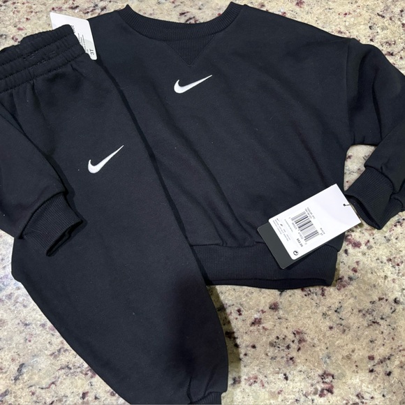 Nike Other - Nike embroidered logo jogger set nwt
